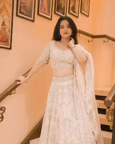 Escort Lakhani